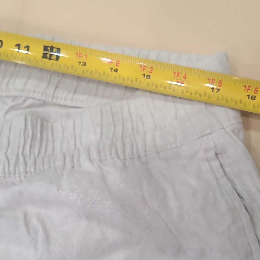 Old Navy Women's Tan Cropped Pants - Picture 3 of 11